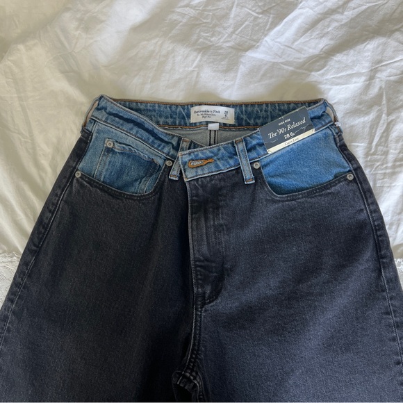 Abercrombie & Fitch 90’s Relaxed Two Tone Jeans - Picture 5 of 7